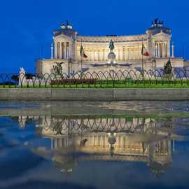 Altare della Patria, Roma ora blu