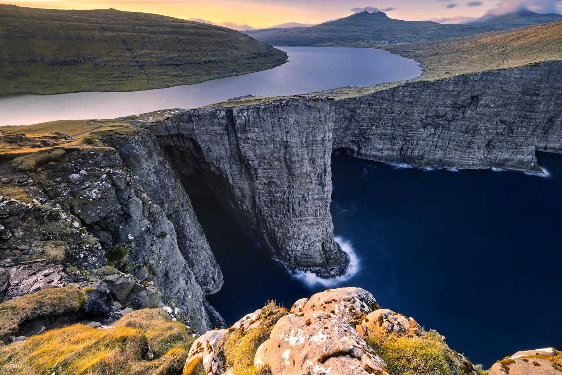 Isole Faroe: un viaggio fotografico tra Scogliere, Fiordi e Luci Magiche