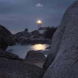 Faro-di-Pontusval-Ora-Blu
