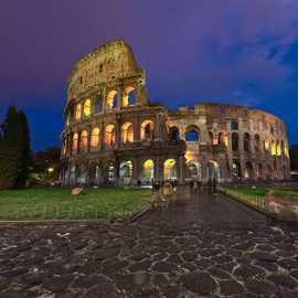 colosseo in notturna