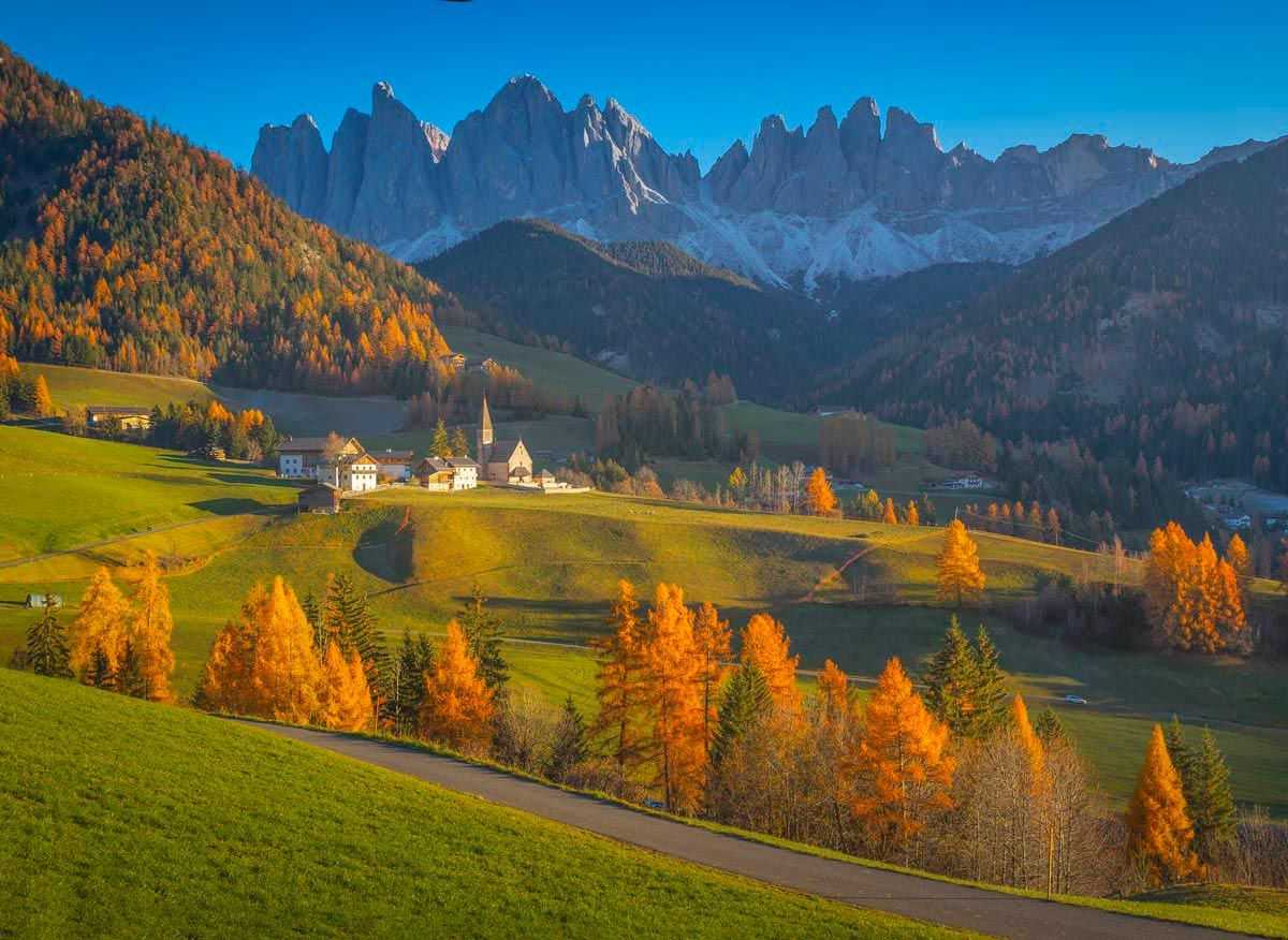 Dolomiti autunnali: foliage, luce dorata e paesaggi maestosi
